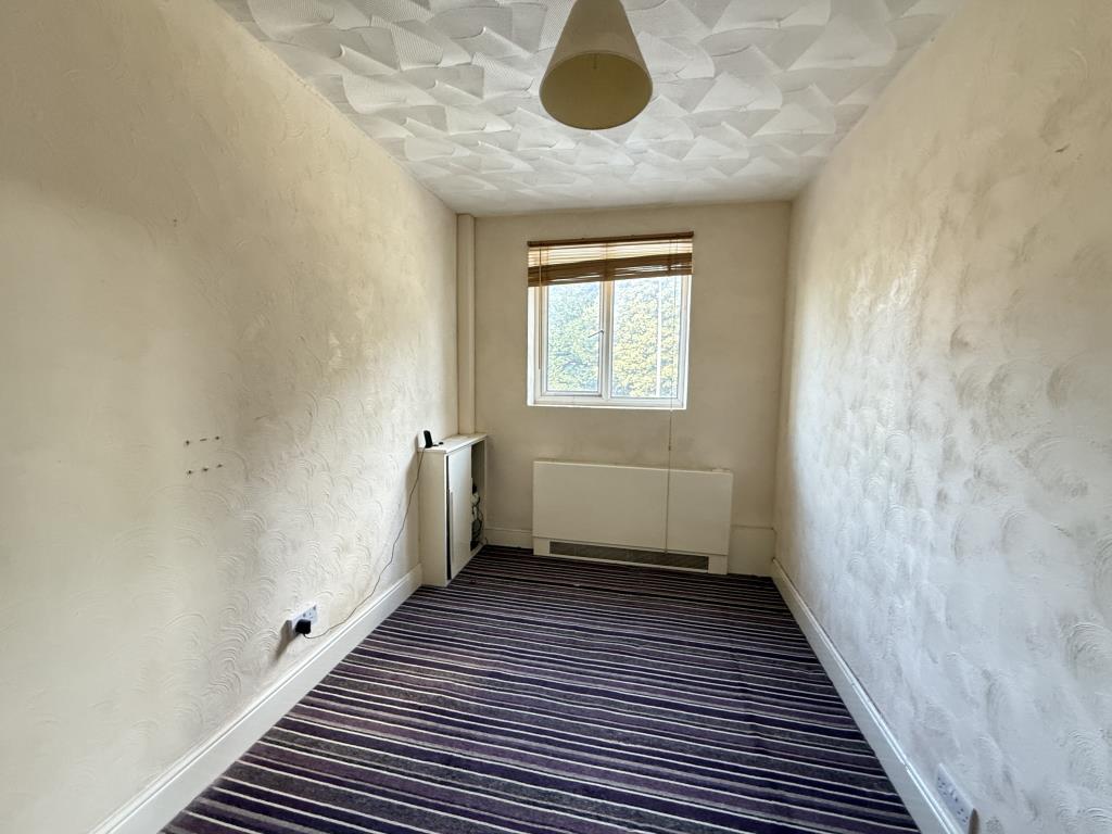 Lot: 107 - TWO-BEDROOM FLAT WITH GARAGE IN NEED OF IMPROVEMENT - Bedroom two